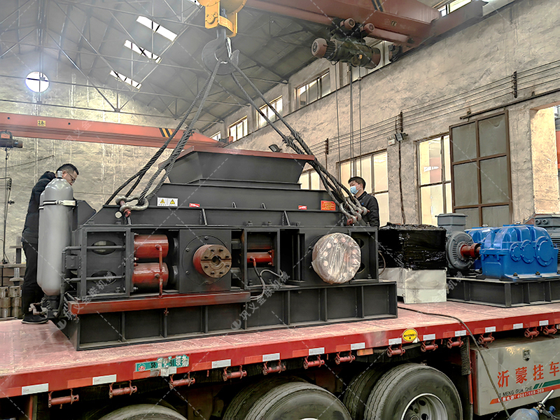 2PG1200x800大型液壓對輥制砂機發(fā)往湖北