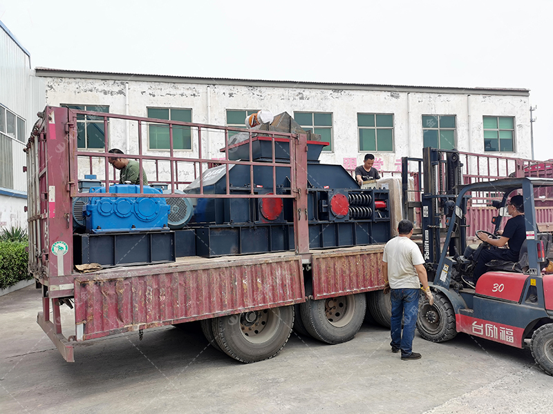 如何選擇青石制砂設備，時產50噸對輥制砂機多少錢一臺？